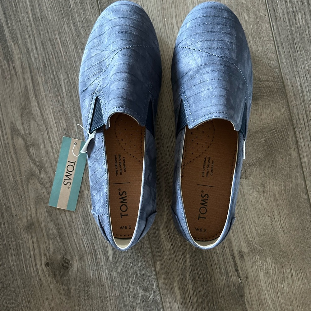 TOMS women's Blue Quilted Slip-On Loafers